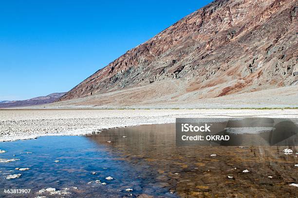 Unterseite Des Death Valley Mit Natürlicher Quelle Stockfoto und mehr Bilder von Berg - Berg, Blau, Death Valley