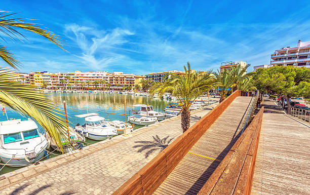 Port of Alcudia - Mallorca The promenade, harbour and water front of Port de Alcudia, Mallorca (Spain) bay of alcudia stock pictures, royalty-free photos & images
