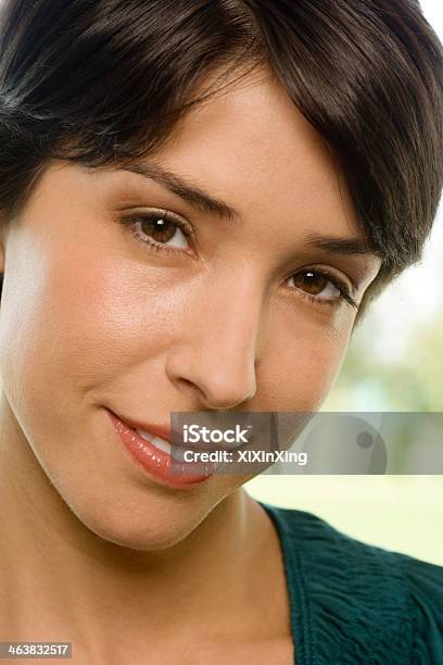 Retrato De Una Mujer Foto de stock y más banco de imágenes de 30-39 años - 30-39 años, Actividad de fin de semana, Adulto