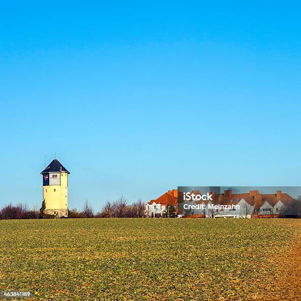 Stary Water Tower W Piękny Krajobraz - zdjęcia stockowe i więcej obrazów Bez ludzi - Bez ludzi, Bezchmurne niebo, Chłodny