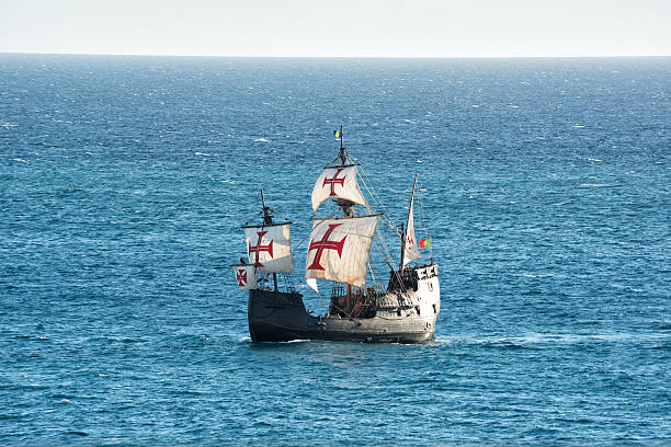 navire à voiles, madeira - caravel photos et images de collection