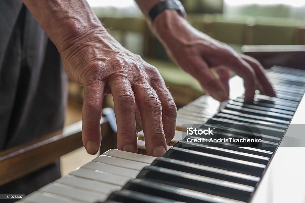 Ältere Mann spielt Klavier - Lizenzfrei Alter Erwachsener Stock-Foto
