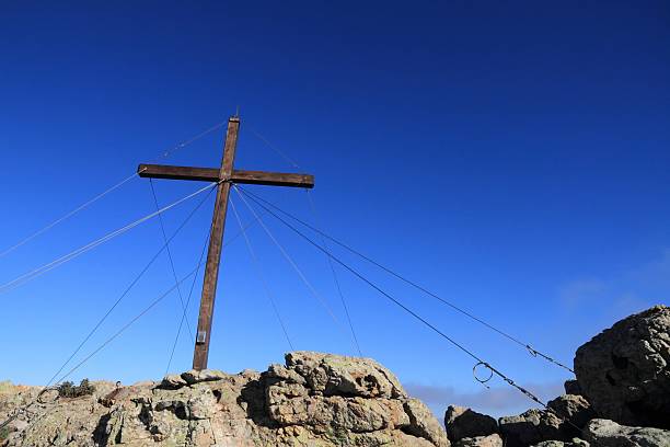 cruce en capu di un vetta, calvi - vetta fotografías e imágenes de stock