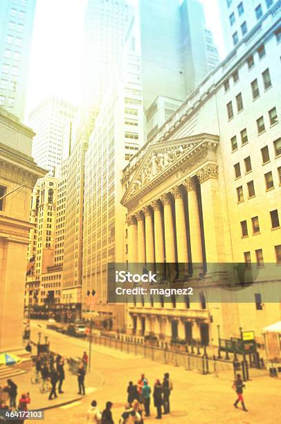 Foto de Wall Street e mais fotos de stock de Wall Street - Wall Street, Bandeira Norte-Americana, Bringing Home The Bacon-provérbio em inglês