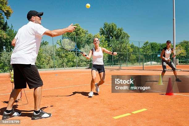 Cardio Tennis - zdjęcia stockowe i więcej obrazów Tenis - Tenis, Trener, Grupa ludzi