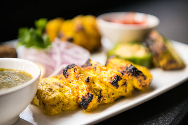vegetariano tandoori plato de aperitivos - comida hindú fotos fotografías e imágenes de stock