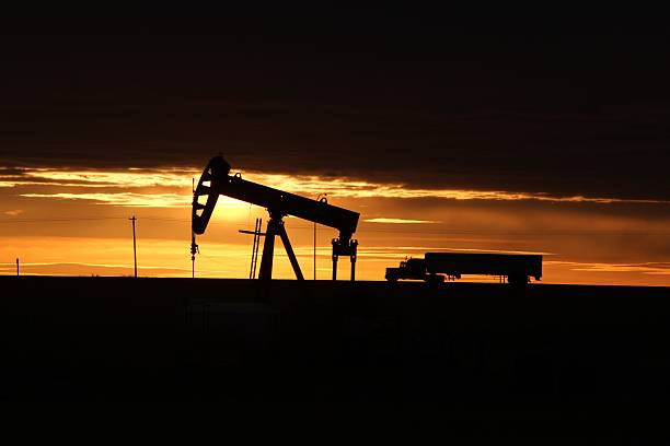 istock oil driving the economy 464194741