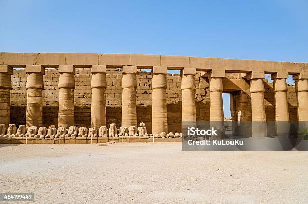 Magníficas Columnas De La Gran Sala Hipóstila Del Foto de stock y más banco de imágenes de Aire libre - Aire libre, Amarillo - Color, Amón