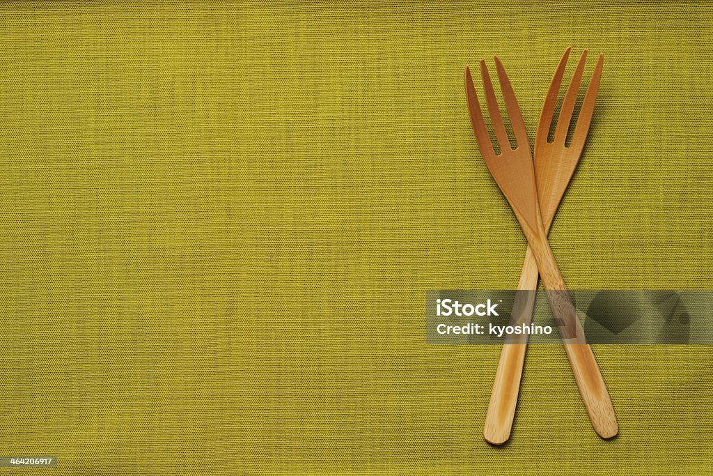 クロス 2 つの木製フォークの緑のテーブルクロス - からっぽのロイヤリティフリーストックフォト