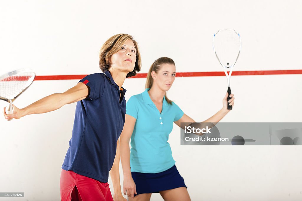 sport de raquette de Squash en salle de sport, les femmes concurrence - Photo de Squash libre de droits