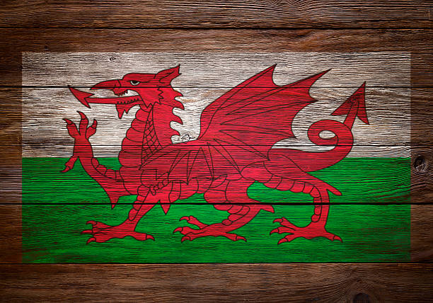 bandera de gales stencilled en madera - welsh flag flag welsh culture all european flags fotografías e imágenes de stock