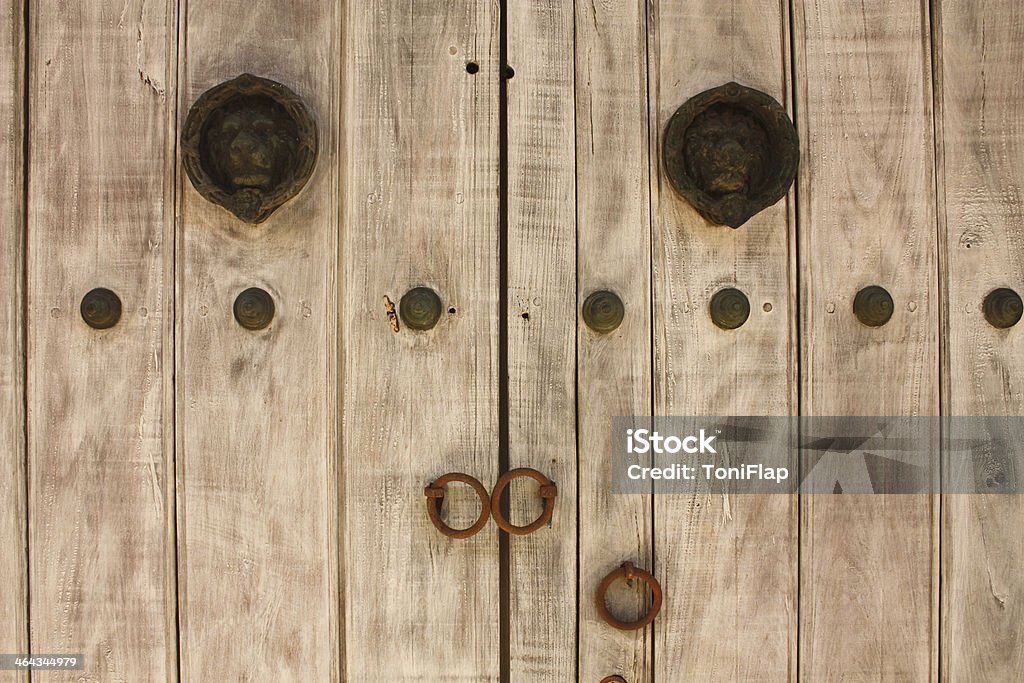 старая дверь - Стоковые фото Болт роялти-фри