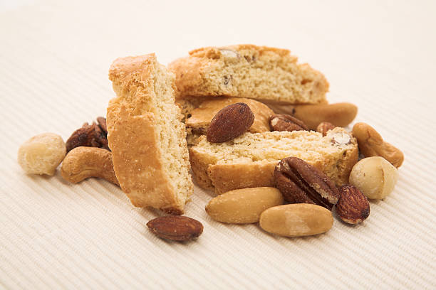 carquiñoli con tuercas de tostado almendras - cake afternoon tea italian culture biscotti fotografías e imágenes de stock