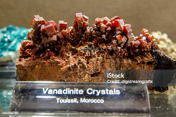 Cristales Preciosas Foto de stock y más banco de imágenes de Brillante - Brillante, Ciencia, Cristal - Estructura física