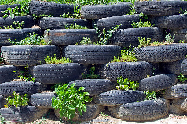 カータイヤ - old tire ストックフォトと画像