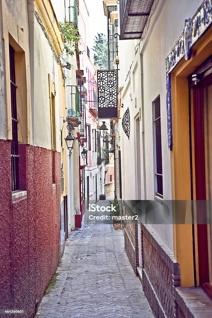 Passaggio nel centro di Siviglia, Spagna. - Foto stock royalty-free di Ambientazione esterna