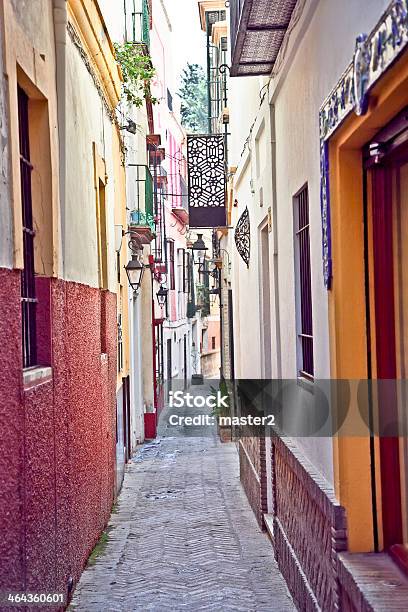 Foto de Passagem No Centro De Sevilha Espanha e mais fotos de stock de Aldeia - Aldeia, Andaluzia, Arcada