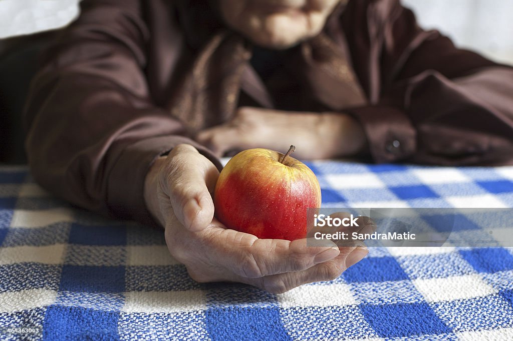 Apple na mão - Foto de stock de Adulto royalty-free