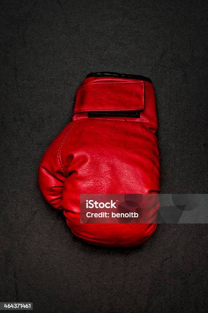 Foto de Luva De Boxe e mais fotos de stock de Boxe - Esporte - Boxe - Esporte, Couro, Espaço para Texto