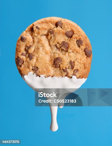 istock Cookie milk. 464373015