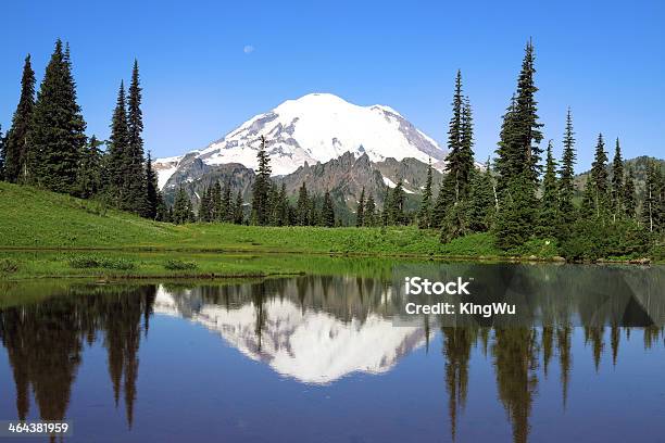 Monte Rainier E Lago Tipsoo - Fotografias de stock e mais imagens de América do Norte - América do Norte, Ao Ar Livre, Arrebol