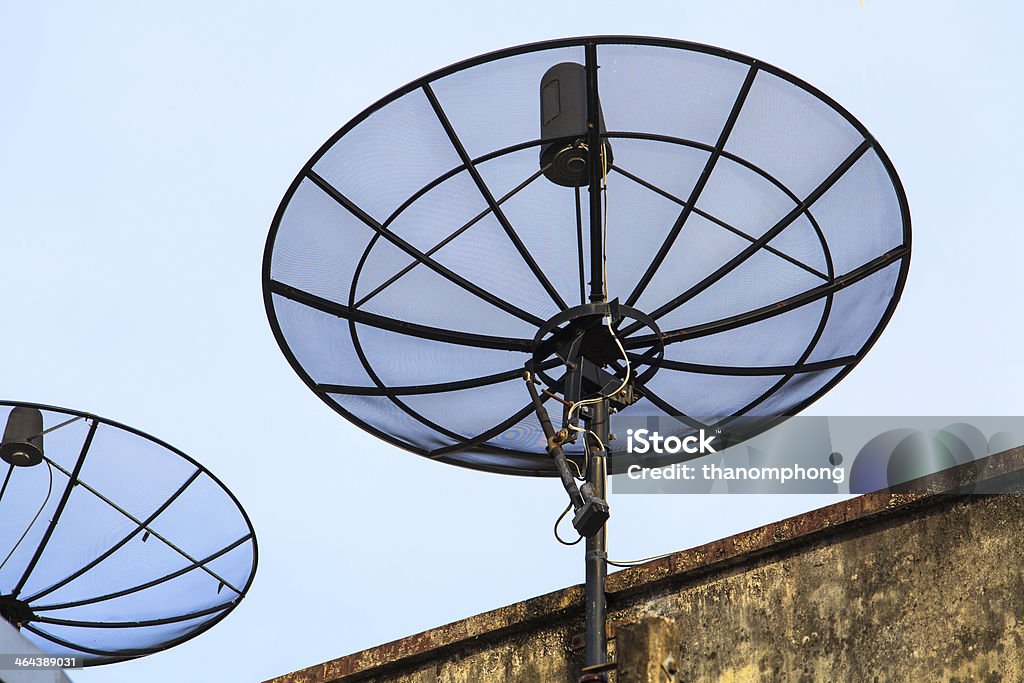 Satellitenschüssel auf morgen sky - Lizenzfrei Blau Stock-Foto