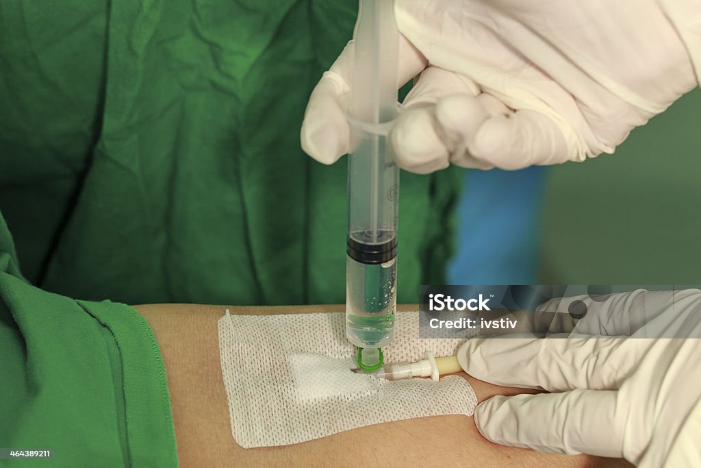 Infirmière injection Seringue de la drogue. - Photo de Adulte libre de droits