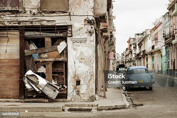 Habana Vieja En Cuba Foto de stock y más banco de imágenes de Pobreza - Pobreza, Tapiado, La Habana