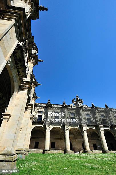 Photo libre de droit de Monastère De Baroque Celanova Cloître Extérieure banque d'images et plus d'images libres de droit de Antique - Antique, Arc - Élément architectural, Architecture