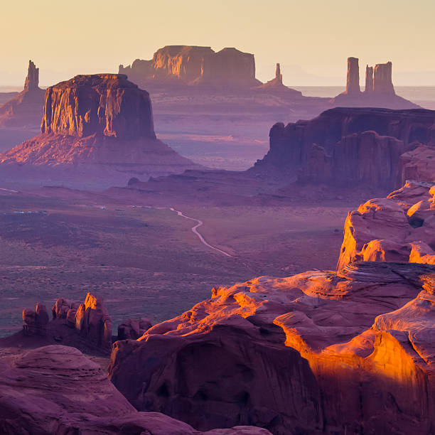 hunt's mesa - monument valley usa panoramic stock-fotos und bilder