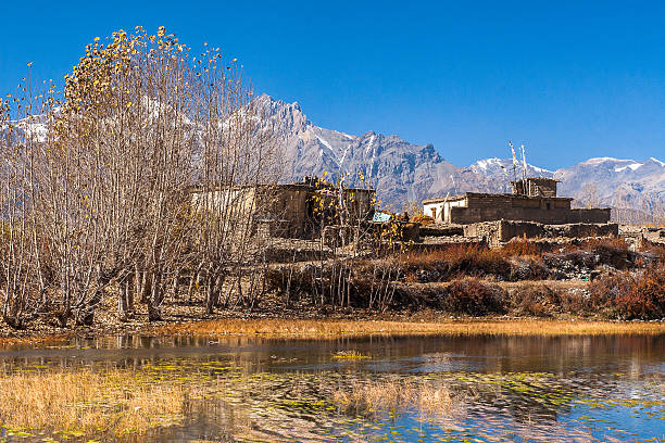 ao redor da vila de muktinath - muktinath - fotografias e filmes do acervo