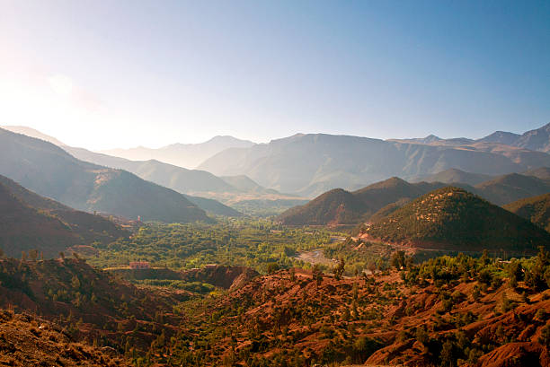 долина ourika, атласские горы, марокко - morocco landscape mountain mountain range стоковые фото и изо�бражения