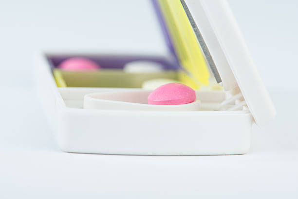istock Closed up aluminum blade and pink tablet 464448402