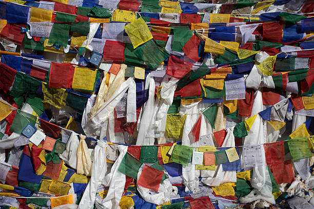 bandera de oración en más - prudish fotografías e imágenes de stock