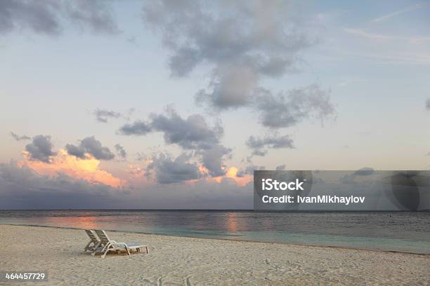 Sonnenuntergang Über Dem Meer Stockfoto und mehr Bilder von Abenddämmerung - Abenddämmerung, Blau, Chaiselongue