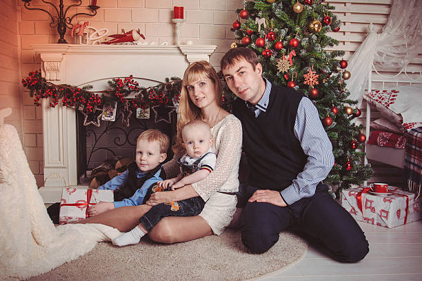 istock family Christmas 464462308