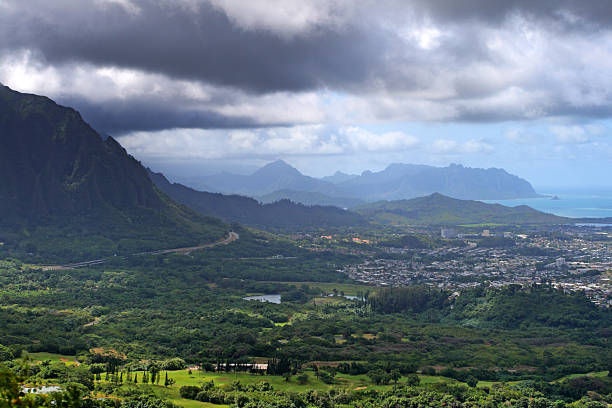 istock Nuuanu Pali State Park, O'ahu, Hawaii 464470924