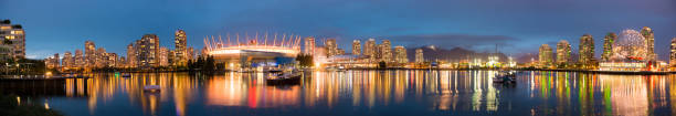 vancouver, bc панорамным видом - false creek стоковые фото и изображения