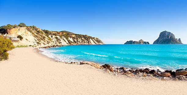 es vedra vista desde la isla de ibiza cala d'hort - isla de ibiza fotografías e imágenes de stock