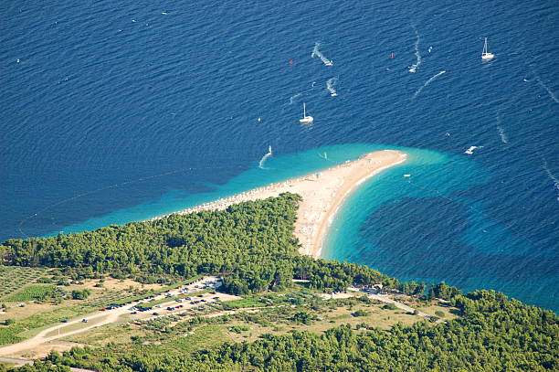 성큰 보기 골든 케이프 on 브락 도서지역 자그레브발 - kiteboarding sunlight croatia dalmatia 뉴스 사진 이미지