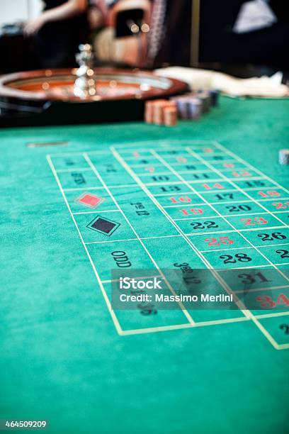 Mesa De Ruleta Foto de stock y más banco de imágenes de Casino - Casino, Casualidad, Ficha de apuestas