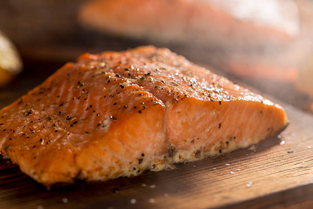 시더 널빤지 연어색 - salmon cooked pepper plank 뉴스 사진 이미지