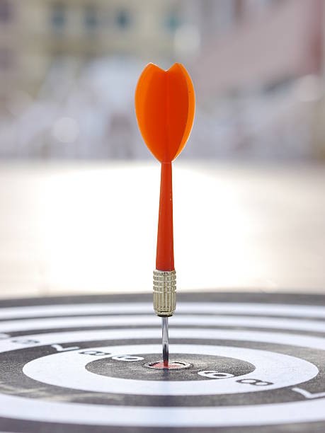dart ターゲットエイム - dart target darts marketing ストックフォトと画像