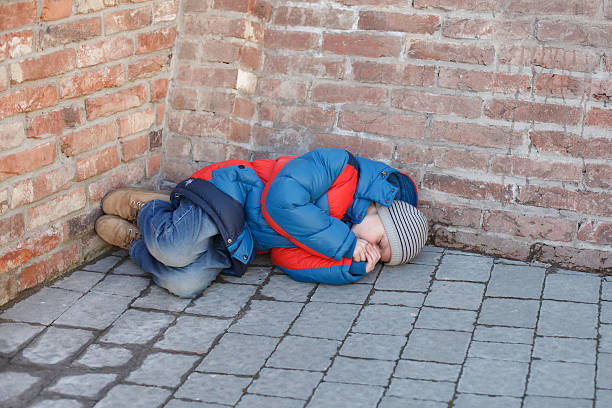 istock homeless boy leaned against the wall 464543510