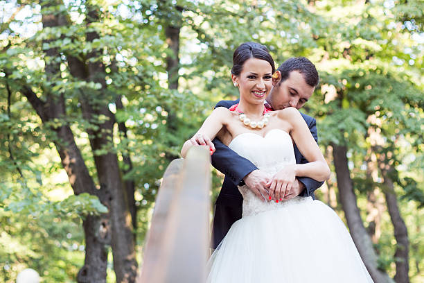 panna młoda i pana młodego - weddings brown hair cheerful affectionate zdjęcia i obrazy z banku zdjęć