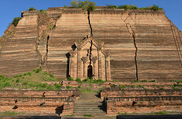 istock Mingun Pahtodawgyi 464559602