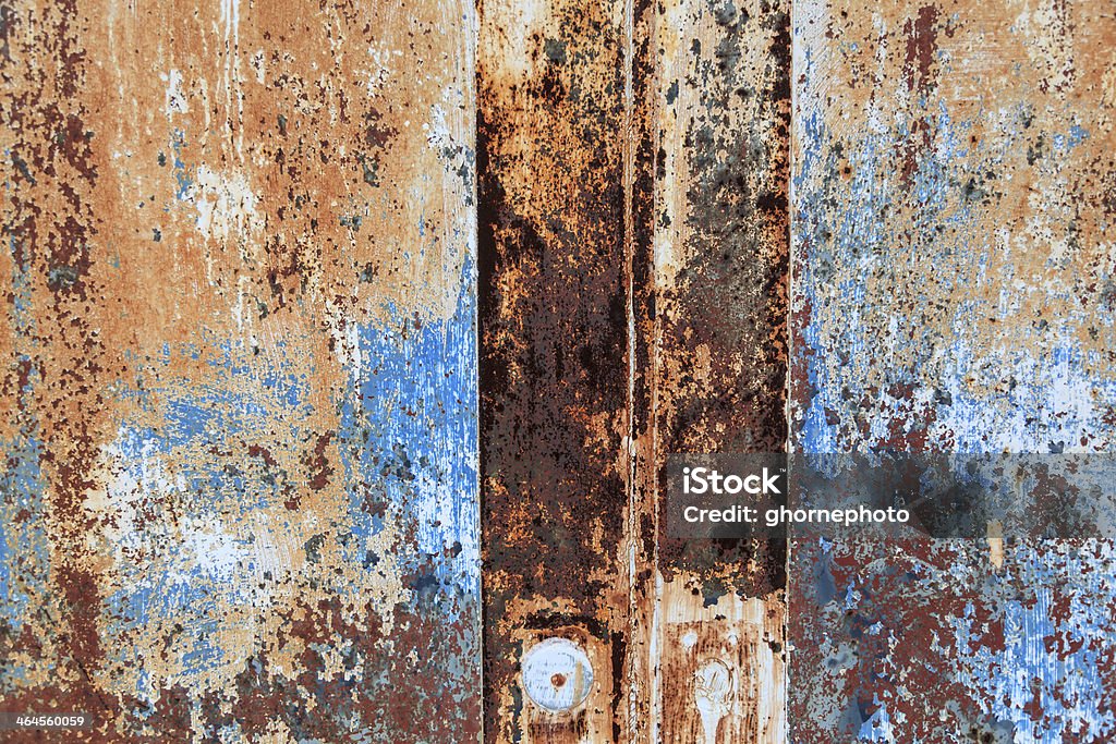 カラフルな錆びた金属製ドア - カラ�フルのロイヤリティフリーストックフォト