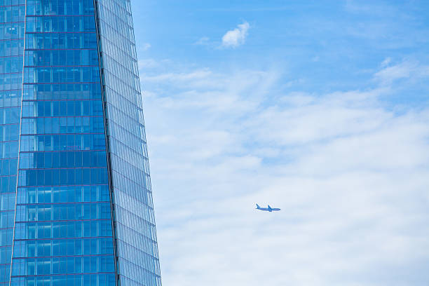 Skyscraper in London. detail windows offices of the skyscraper (the shard) in London. the shard close up stock pictures, royalty-free photos & images
