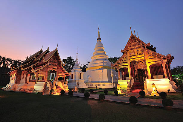 wat phra sing-tempel von chiang mai. thailand. - wat phra sing stock-fotos und bilder