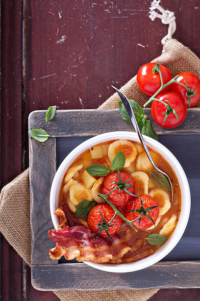 zuppa di pomodoro con pasta - stuffing celery onion spoon foto e immagini stock